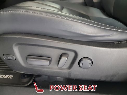 Used 2018 Toyota Highlander SE image 16