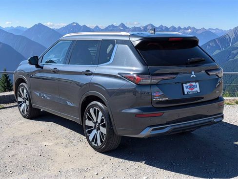 Used 2025 Mitsubishi Outlander SEL image 4