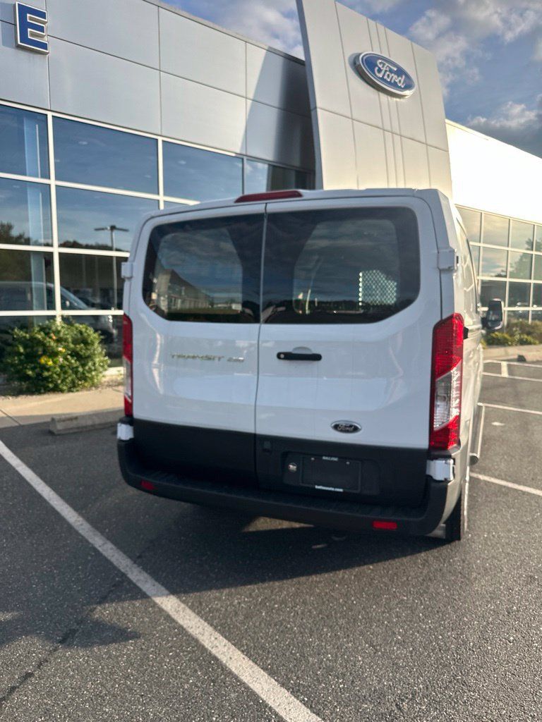 Used 2024 Ford Transit 250 Low Roof w/ Exterior Upgrade Package RWD image 4