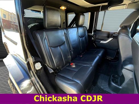Used 2017 Jeep Wrangler Unlimited Rubicon w/ Connectivity Group image 23