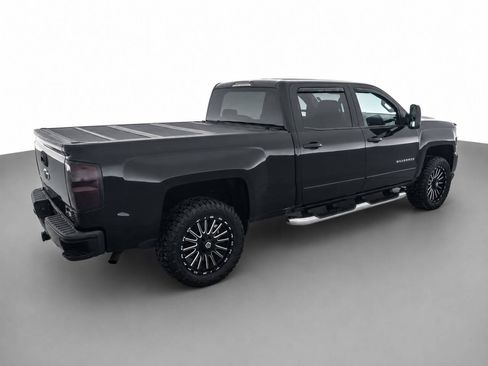 Used 2017 Chevrolet Silverado 1500 LT w/ All Star Edition AWD/4WD image 5