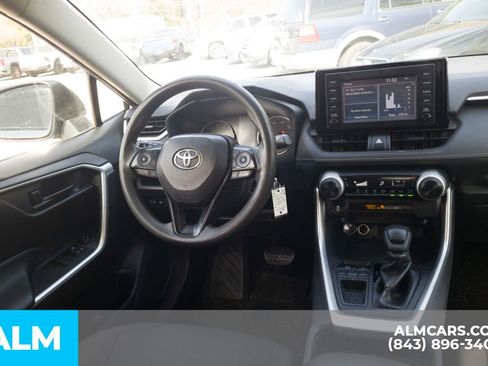 Used 2019 Toyota RAV4 LE FWD image 21