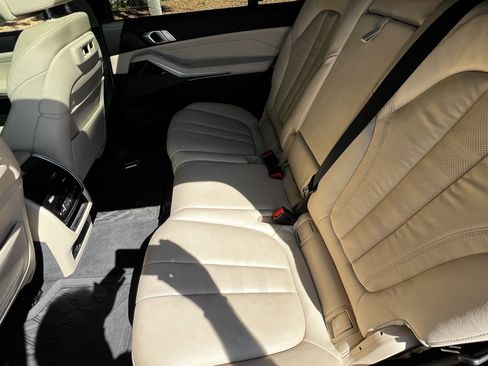 Used 2021 BMW X7 M50i AWD/4WD image 31