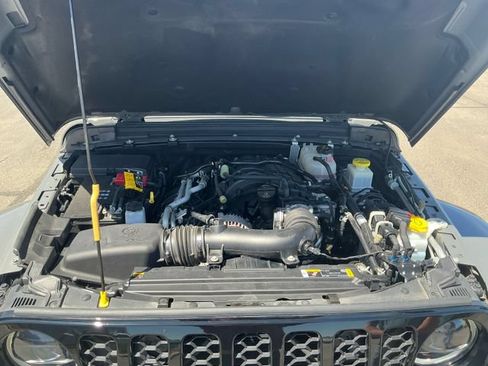 Used 2023 Jeep Gladiator Sport AWD/4WD image 11