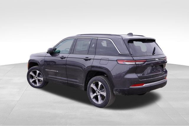 New 2026 Jeep Grand Cherokee Limited w/ Luxury Tech Group II AWD/4WD image 5