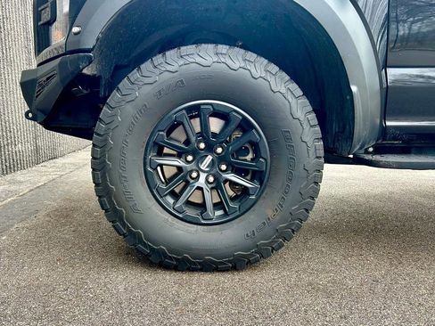 Certified 2018 Ford F150 Raptor w/ Equipment Group 802A Luxury image 35