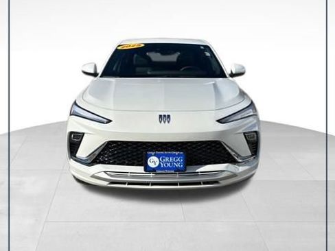 Used 2025 Buick Envista Avenir image 1