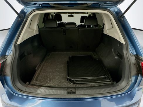Used 2018 Volkswagen Tiguan SE AWD/4WD image 29