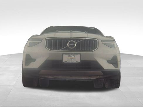 Used 2024 Volvo XC40 B5 Core AWD/4WD image 4