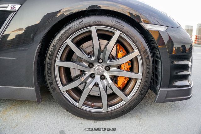 Used 2014 Nissan GT-R Premium w/ Premium Interior Package AWD/4WD image 68
