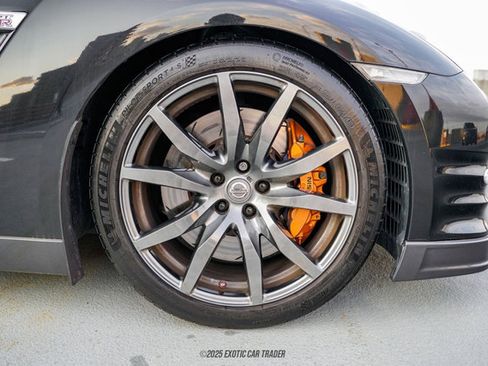 Used 2014 Nissan GT-R Premium w/ Premium Interior Package image 68