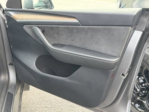 Used 2024 Tesla Model Y Long Range AWD/4WD image 17