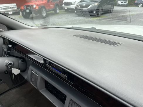 Used 1992 Buick Roadmaster Sedan RWD image 55