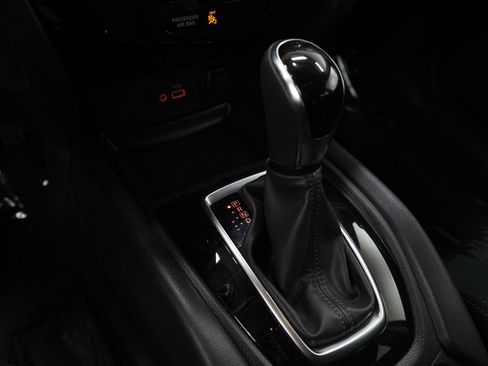 Used 2018 Nissan Rogue S image 21