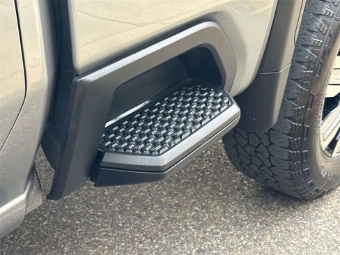 Used 2024 GMC Sierra 2500 Denali w/ Denali Reserve Package image 32