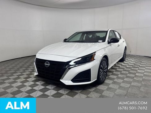 Used 2025 Nissan Altima 2.5 SV FWD image 1