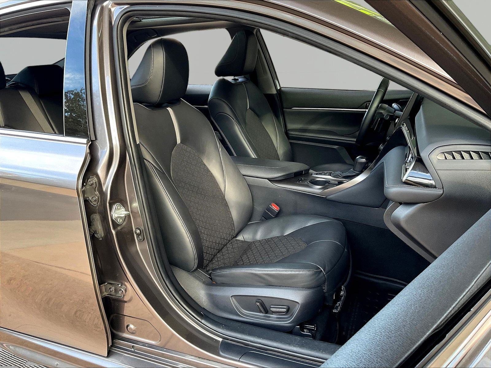 Used 2021 Toyota Camry XSE FWD image 29