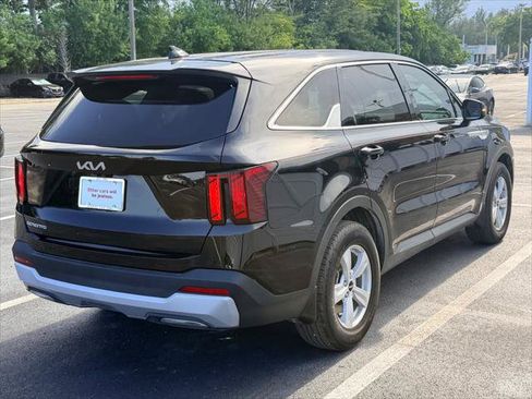 Used 2025 Kia Sorento LX FWD image 7