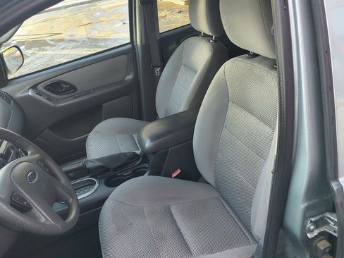Used 2005 Ford Escape XLT image 11