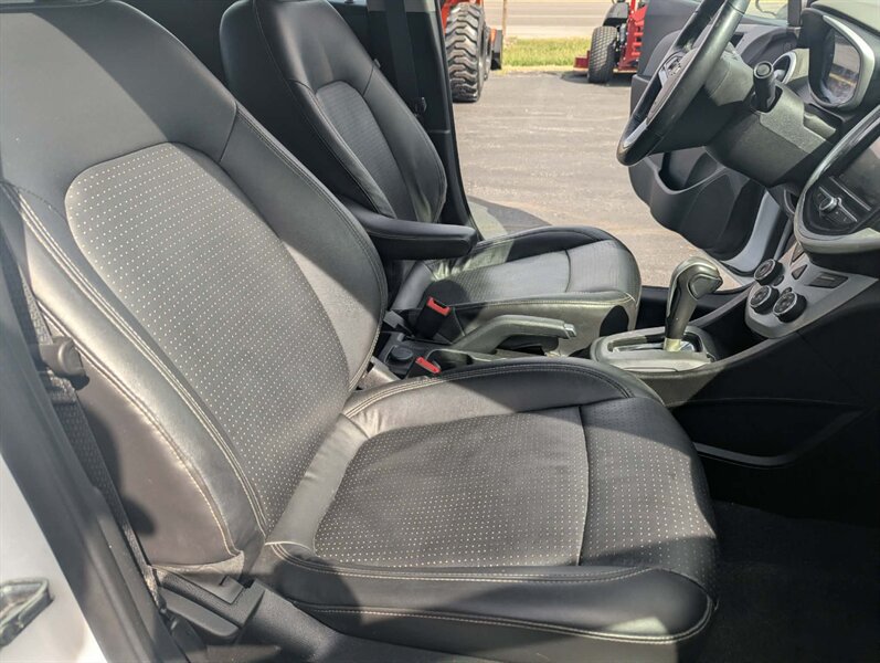 Used 2019 Chevrolet Sonic Premier FWD image 12