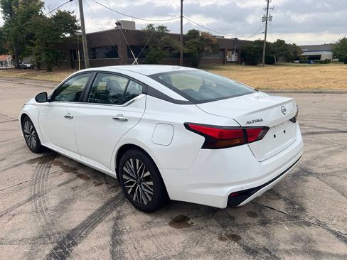 Used 2023 Nissan Altima 2.5 SV FWD image 9
