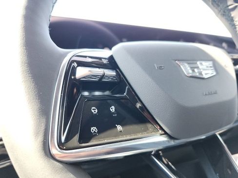 New 2025 Cadillac Optiq Luxury 2 image 30