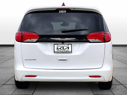 Used 2023 Chrysler Voyager LX FWD image 4