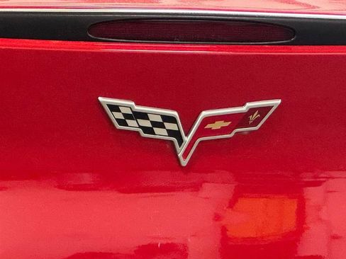 Used 2005 Chevrolet Corvette Coupe w/ 2LT w/ Preferred Equipment Group RWD image 28