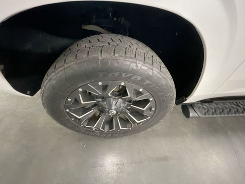 Used 2021 Chevrolet Tahoe Z71 w/ Z71 Signature Package image 33