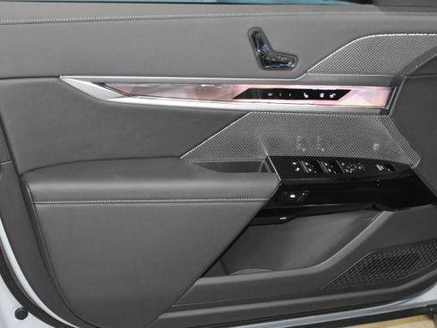 New 2026 BMW 740i xDrive w/ Executive Package image 3