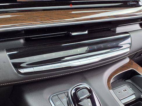 New 2024 Cadillac Escalade Premium Luxury Platinum w/ Heavy-Duty Trailer Package image 21