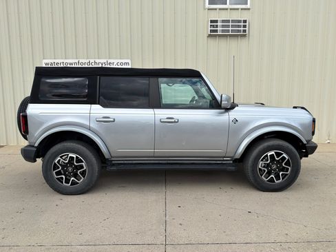 Used 2022 Ford Bronco Outer Banks AWD/4WD image 1