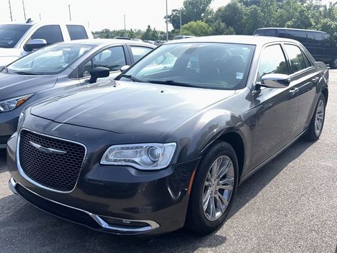 Used 2016 Chrysler 300 C RWD image 1