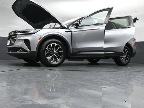 Certified 2025 Lincoln Nautilus Premier AWD/4WD image 52