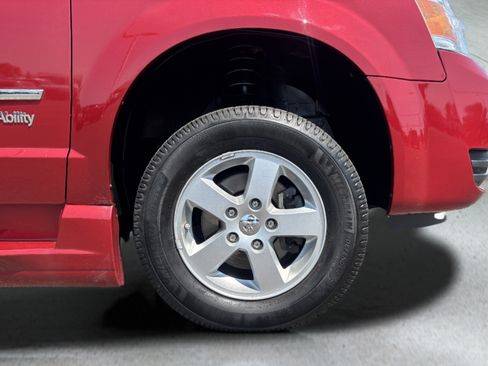 Used 2010 Dodge Grand Caravan SXT w/ Trailer Tow Group FWD image 29