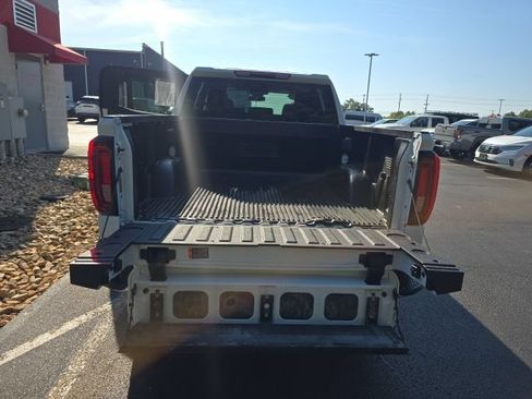 Used 2025 GMC Sierra 1500 SLT AWD/4WD image 14