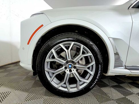 Used 2023 BMW X7 xDrive40i w/ Premium Package image 8
