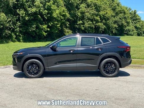 New 2026 Chevrolet Trax LT w/ Driver Confidence Package FWD image 4