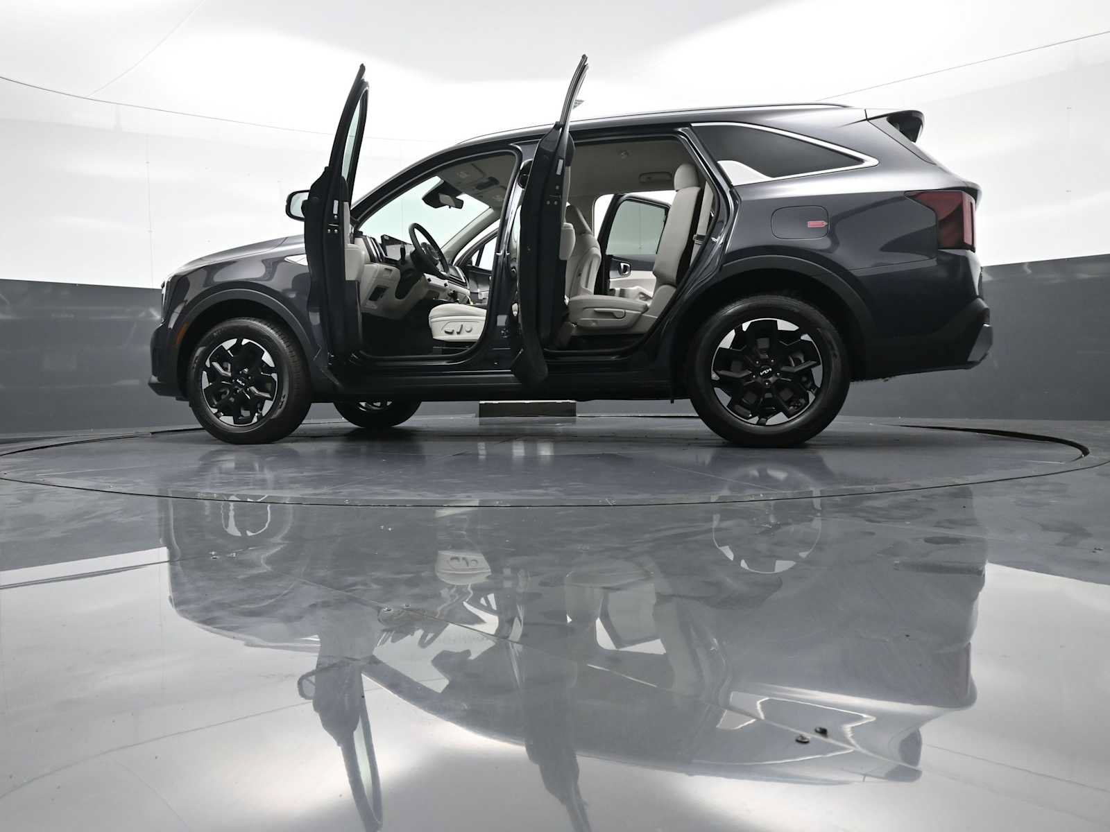 Used 2025 Kia Sorento S AWD/4WD image 48