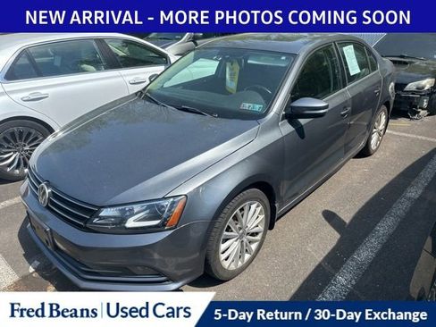 Used 2016 Volkswagen Jetta SEL w/ Lighting Package FWD image 3