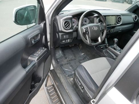 Used 2021 Toyota Tacoma TRD Off-Road AWD/4WD image 11