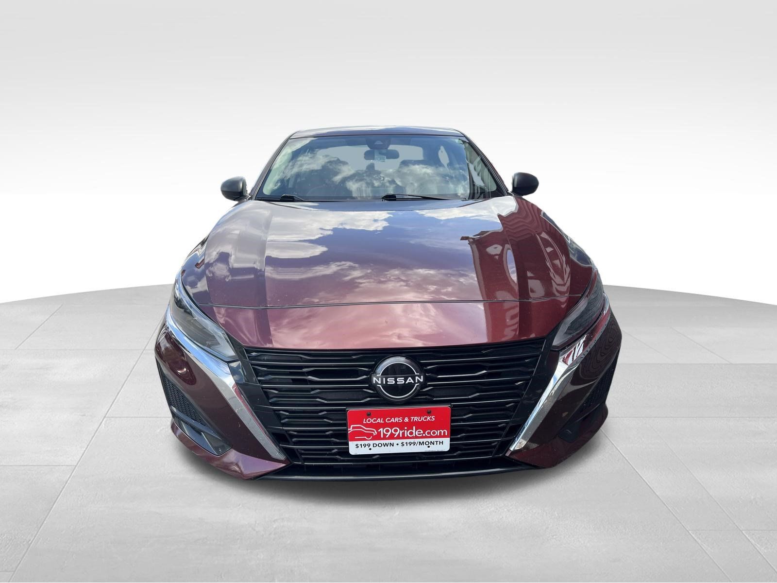 Used 2024 Nissan Altima 2.5 SV FWD image 2