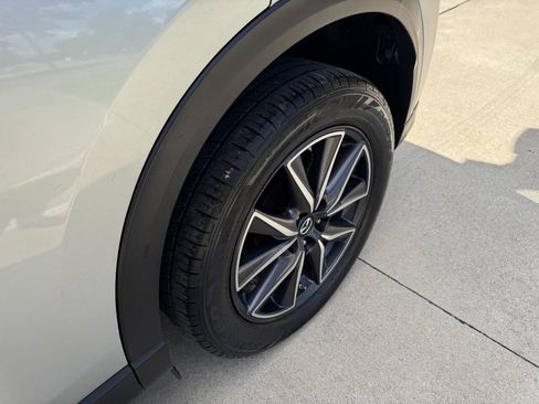 Used 2018 MAZDA CX-5 Touring w/ Preferred Equipment Package FWD image 19
