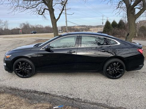 Used 2021 Chevrolet Malibu LT w/ Leather Package image 2