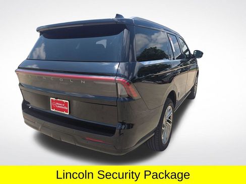 Used 2026 Lincoln Navigator Reserve AWD/4WD image 6