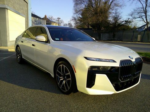 Used 2025 BMW 760i xDrive w/ Executive Package image 68