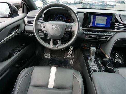 Used 2025 Toyota Camry SE FWD image 12