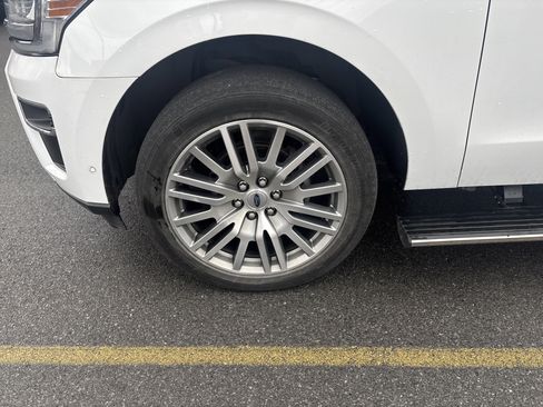 Used 2022 Ford Expedition Max Limited image 11