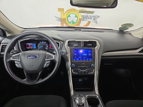 Used 2020 Ford Fusion SE image 12