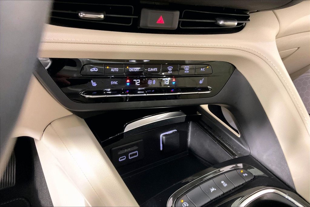 Certified 2022 Buick Envision Essence w/ Technology Package I FWD image 14